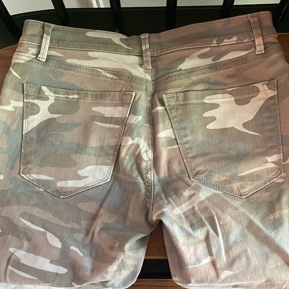 Loft Camo Jeans - Picture 3 of 5
